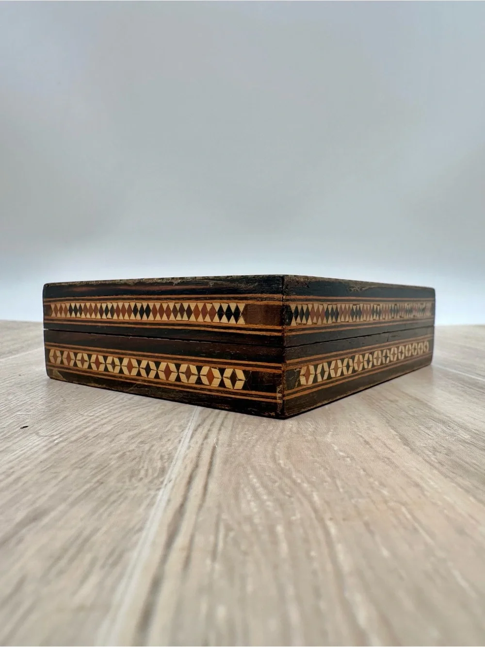 Vintage Intricate Inlayed Diamond Pattern Wooden Card Box